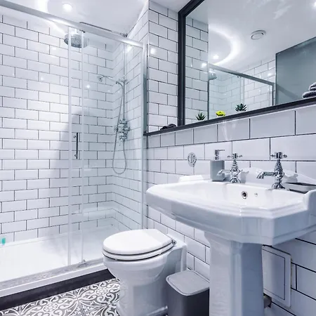 2 King Size Beds In Manhattan Styled Oversize Apartament
