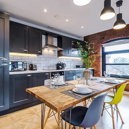 2 King Size Beds In Manhattan Styled Oversize * Leeds (West Yorkshire)