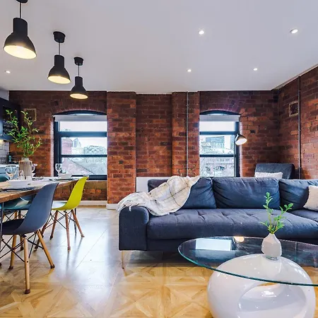 2 King Size Beds In Manhattan Styled Oversize