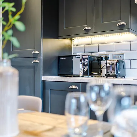 2 King Size Beds In Manhattan Styled Oversize Lejlighed Leeds (West Yorkshire)