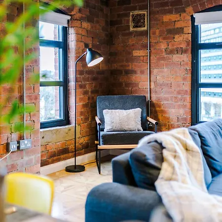 2 King Size Beds In Manhattan Styled Oversize