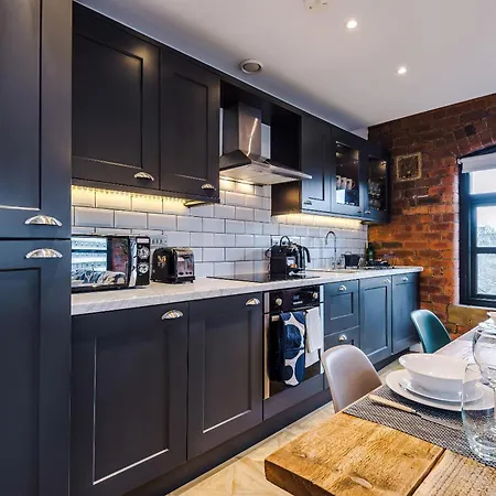 2 King Size Beds In Manhattan Styled Oversize