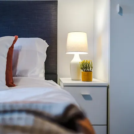 2 King Size Beds In Manhattan Styled Oversize *