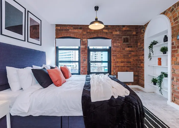 2 King Size Beds In Manhattan Styled Oversize Apartment Leeds (West Yorkshire)