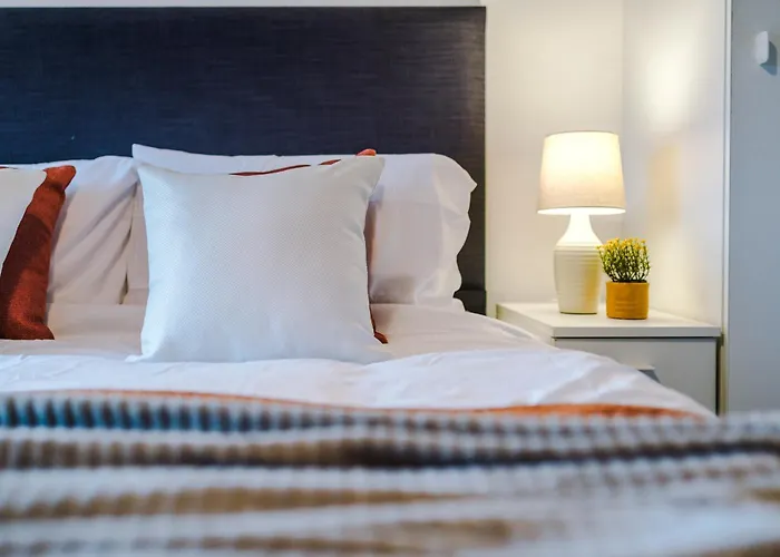 2 King Size Beds In Manhattan Styled Oversize *