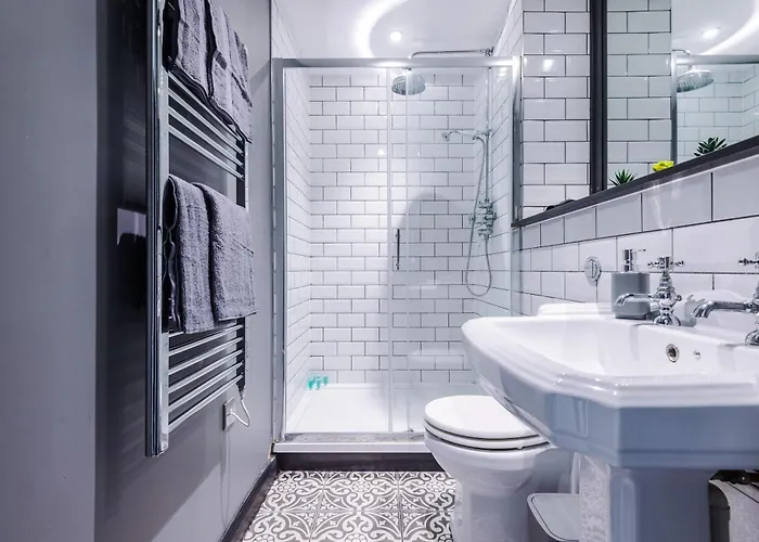 2 King Size Beds In Manhattan Styled Oversize * Leeds (West Yorkshire)