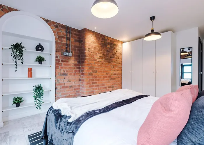 Apartment 2 King Size Beds In Manhattan Styled Oversize Leeds (West Yorkshire)