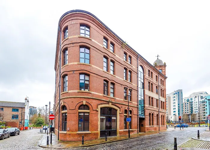 2 King Size Beds In Manhattan Styled Oversize Leeds (West Yorkshire)