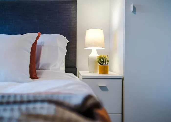 2 King Size Beds In Manhattan Styled Oversize *