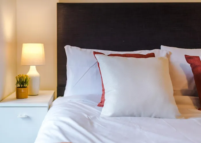 2 King Size Beds In Manhattan Styled Oversize * Leeds (West Yorkshire)