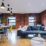 2 King Size Beds In Manhattan Styled Oversize