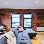 2 King Size Beds In Manhattan Styled Oversize Leeds (West Yorkshire)