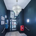 Apartment 2 King Size Beds In Manhattan Styled Oversize