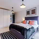 2 King Size Beds In Manhattan Styled Oversize Leeds (West Yorkshire)