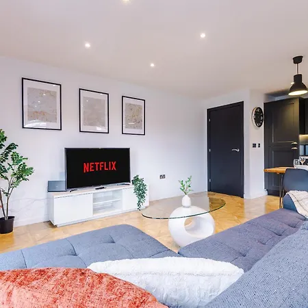 2 King Size Beds In Manhattan Styled Oversize * Leeds (West Yorkshire)