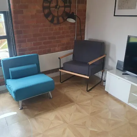2 King Size Beds In Manhattan Styled Oversize Leeds (West Yorkshire)