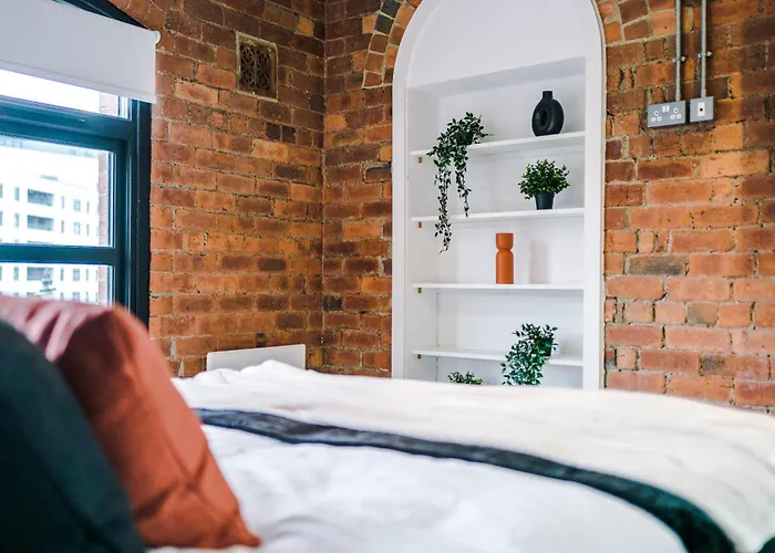 2 King Size Beds In Manhattan Styled Oversize * Leeds (West Yorkshire)