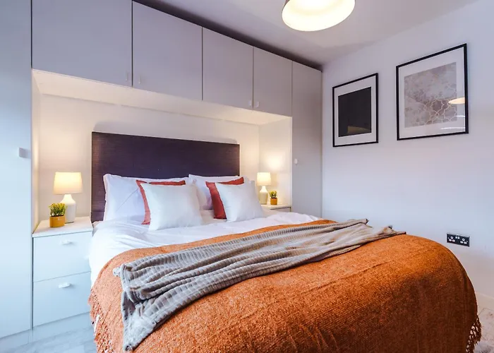 2 King Size Beds In Manhattan Styled Oversize