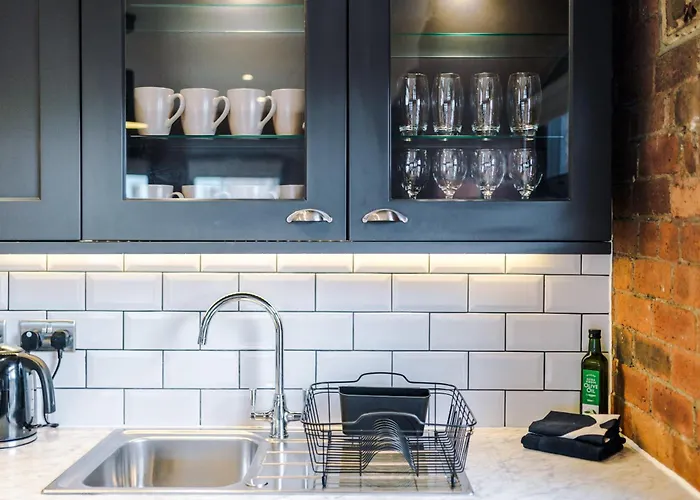 2 King Size Beds In Manhattan Styled Oversize Leeds (West Yorkshire)