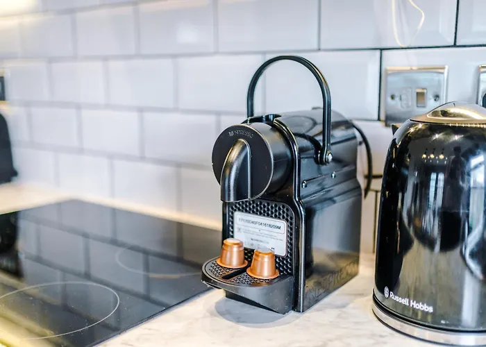 2 King Size Beds In Manhattan Styled Oversize * Leeds (West Yorkshire)